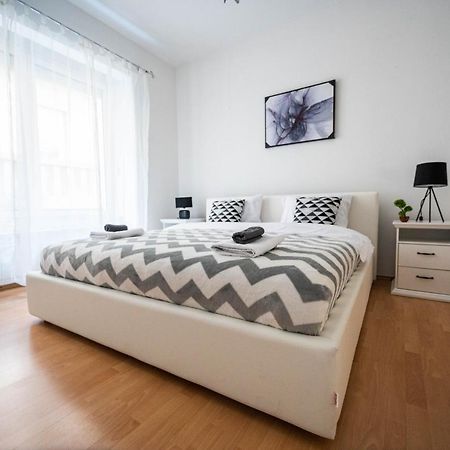 Bright And Modern 1Bdr Apartment In The Center سراييفو المظهر الخارجي الصورة